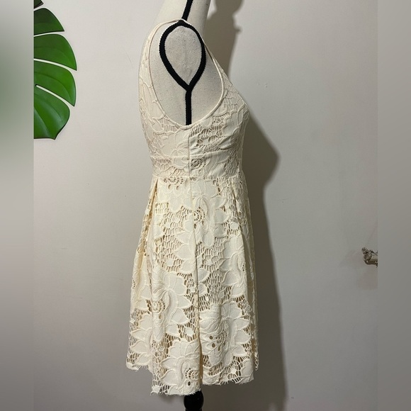 Free People Take the Town Lace Mini Dress Sz. 2 in Ivory - Picture 7 of 12